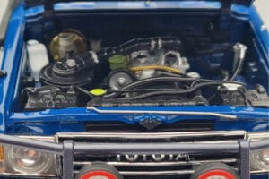 Toyota Land Cruiser 60 Blauw Met Optionele Onderdelen Kyosho 1:18 08956XBL Metaal — afbeelding 9 van 11
