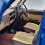 Toyota Land Cruiser 60 Blauw Met Optionele Onderdelen Kyosho 1:18 - image 10 of 11