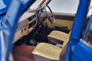 Toyota Land Cruiser 60 Blauw Met Optionele Onderdelen Kyosho 1:18 08956XBL Metaal — afbeelding 10 van 11