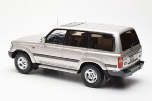 Toyota Land Cruiser HDJ80 Beige Metallic Otto 1:18 OT438 Hars — afbeelding 5 van 6