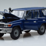 Toyota Land Cruiser J76 Blauw Almost Real 1:18 - image 2 of 7