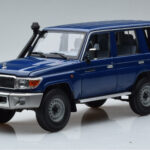 Toyota Land Cruiser J76 Blauw Almost Real 1:18