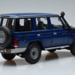 Toyota Land Cruiser J76 Blauw Almost Real 1:18 - image 3 of 7