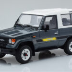 Toyota Land Cruiser LJ73 Grijs Otto 1:18