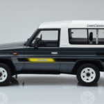 Toyota Land Cruiser LJ73 Grijs Otto 1:18 - image 3 of 6