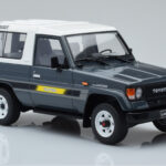 Toyota Land Cruiser LJ73 Grijs Otto 1:18 - image 4 of 6