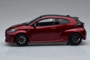 Toyota GR Yaris Rood Otto 1:18 OT1003 Hars — afbeelding 3 van 6