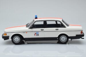 Volvo 240 GL Politie België Minichamps 1:18 155171492 Metaal — afbeelding 3 van 6