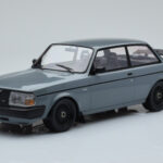 Volvo 240 Turbo Grijs IXO 1:18