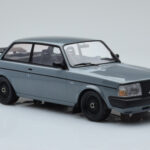 Volvo 240 Turbo Grijs IXO 1:18 - image 4 of 6