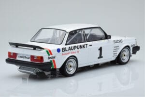 Volvo 240 Turbo IPS Racing Blaupunkt #1 P. Stureson DTM Zolder 1986 IXO 1:18 18RMC106 Metaal — afbeelding 2 van 6