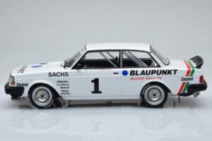Volvo 240 Turbo IPS Racing Blaupunkt #1 P. Stureson DTM Zolder 1986 IXO 1:18 18RMC106 Metaal — afbeelding 3 van 6
