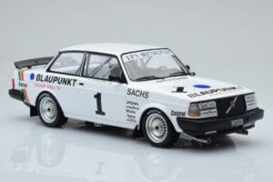 Volvo 240 Turbo IPS Racing Blaupunkt #1 P. Stureson DTM Zolder 1986 IXO 1:18 18RMC106 Metaal — afbeelding 4 van 6