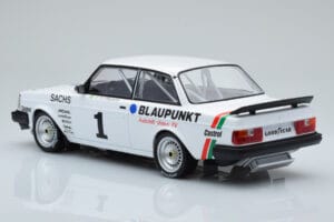 Volvo 240 Turbo IPS Racing Blaupunkt #1 P. Stureson DTM Zolder 1986 IXO 1:18 18RMC106 Metaal — afbeelding 5 van 6