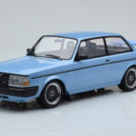 Volvo 240 Turbo Lichtblauw IXO 1:18