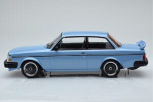 Volvo 240 Turbo Lichtblauw IXO 1:18 18MCC090 Metaal — afbeelding 3 van 6