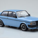 Volvo 240 Turbo Lichtblauw IXO 1:18 - image 4 of 6