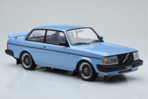 Volvo 240 Turbo Lichtblauw IXO 1:18 18MCC090 Metaal — afbeelding 4 van 6