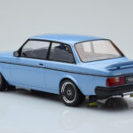 Volvo 240 Turbo Lichtblauw IXO 1:18 - image 5 of 6