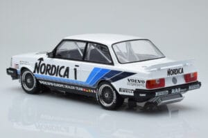 Volvo 240 Turbo Nordica #1 J. Cecotto / A. Olafsson ETCC Brno 1986 IXO 1:18 18RMC087 Metaal — afbeelding 5 van 6