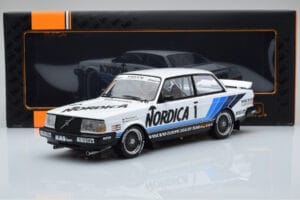 Volvo 240 Turbo Nordica #1 J. Cecotto / A. Olafsson ETCC Brno 1986 IXO 1:18 18RMC087 Metaal — afbeelding 6 van 6