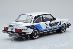 Volvo 240 Turbo Nordica #2 U. Granberg / T. Lindstrom ETCC Brno 1986 IXO 1:18 18RMC088 Metaal — afbeelding 2 van 6