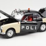 Volvo P121 Politie Revell 1:18 8904 - image 2 of 8