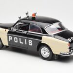 Volvo P121 Politie Revell 1:18 8904 - image 7 of 8