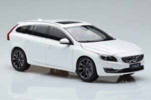Volvo V60 D3 Crystal Wit FAW 1:18 9430840 Metaal — afbeelding 5 van 7