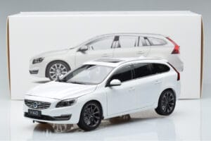 Volvo V60 D3 Crystal Wit FAW 1:18 9430840 Metaal — afbeelding 7 van 7