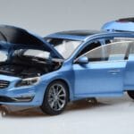 Volvo V60 D3 Power Blauw FAW 1:18 9430839 Metaal - image 2 of 7