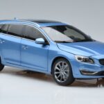 Volvo V60 D3 Power Blauw FAW 1:18 9430839 Metaal - image 5 of 7