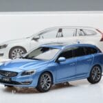 Volvo V60 D3 Power Blauw FAW 1:18 9430839 Metaal - image 7 of 7