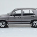 Volkswagen Golf GTI Mk2 Grijs MCG 1:18 - image 3 of 6