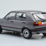 Volkswagen Golf GTI Mk2 Grijs MCG 1:18 - image 5 of 6