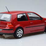 Volkswagen Golf Mk4 Rood Norev 1:18 - image 3 of 7