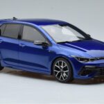 Volkswagen Golf Mk8 R Blauw Otto 1:18 - image 4 of 6