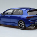 Volkswagen Golf Mk8 R Blauw Otto 1:18 - image 5 of 6
