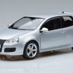 Volkswagen Golf GTI Mk5 Pirelli Edition Zilver Norev 1:18 188425 Metaal