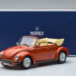 Volkswagen Beetle 1303 Cabriolet Oranje Norev 1:18 - image 6 of 6