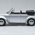 Volkswagen Kever 1303 Cabriolet Zilver Norev 1:18 - image 3 of 6