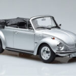 Volkswagen Kever 1303 Cabriolet Zilver Norev 1:18 - image 4 of 6