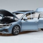 Volkswagen Passat B8 Blauw FAW 1:18 ZVF000003A Metaal - image 2 of 7