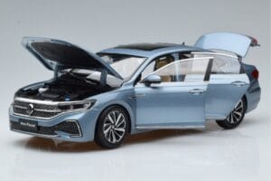 Volkswagen Passat B8 Blauw FAW 1:18 ZVF000003A Metaal — afbeelding 2 van 7