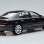 Volkswagen Phaeton V6 Mazeppa Grijs Kyosho 1:18 - image 3 of 9