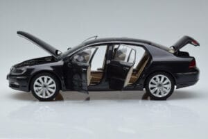 Volkswagen Phaeton V6 Mazeppa Grijs Kyosho 1:18 08831MBK Metaal — afbeelding 4 van 9