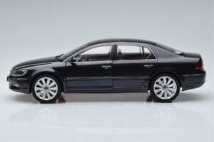 Volkswagen Phaeton V6 Mazeppa Grijs Kyosho 1:18 08831MBK Metaal — afbeelding 5 van 9
