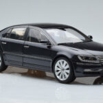 Volkswagen Phaeton V6 Mazeppa Grijs Kyosho 1:18 - image 6 of 9