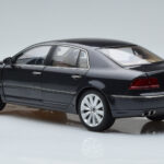 Volkswagen Phaeton V6 Mazeppa Grijs Kyosho 1:18 - image 7 of 9