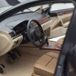 Volkswagen Phaeton V6 Mazeppa Grijs Kyosho 1:18 - image 8 of 9